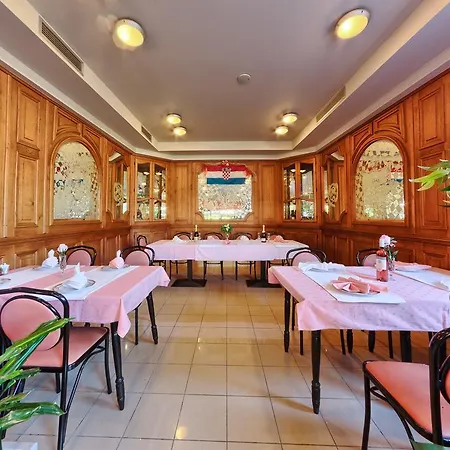 Hotel Trogirski Dvori Traù