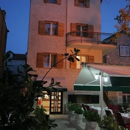 Trogirski Dvori Traù