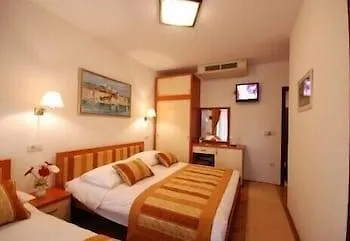 Trogirski Dvori Трогир