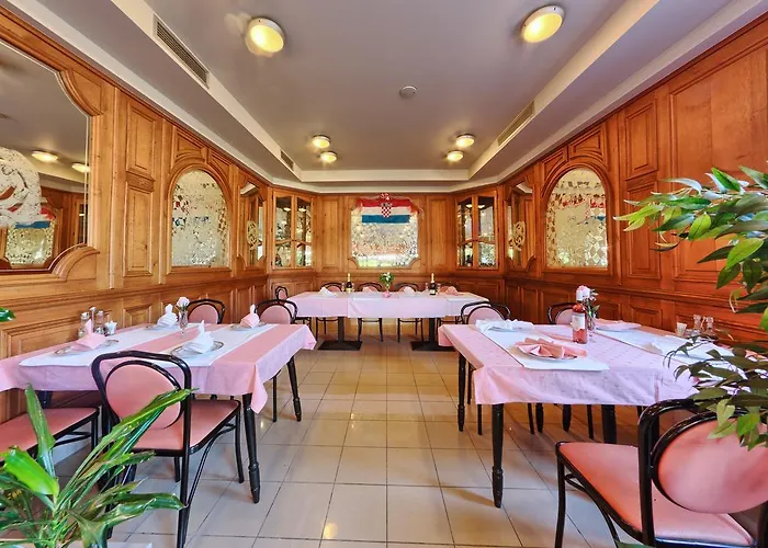 Отель Trogirski Dvori Трогир