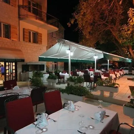 Trogirski Dvori Trogir