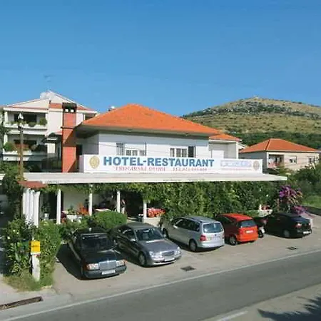 Trogirski Dvori 3*