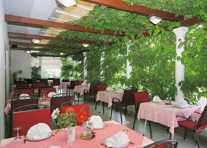 Отель Trogirski Dvori