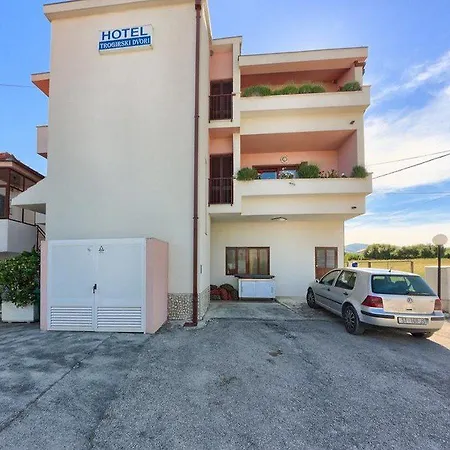 Trogirski Dvori Hotell 3*