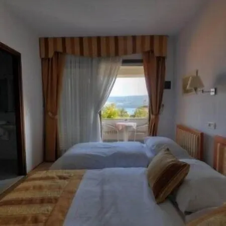Hotell Trogirski Dvori 3*